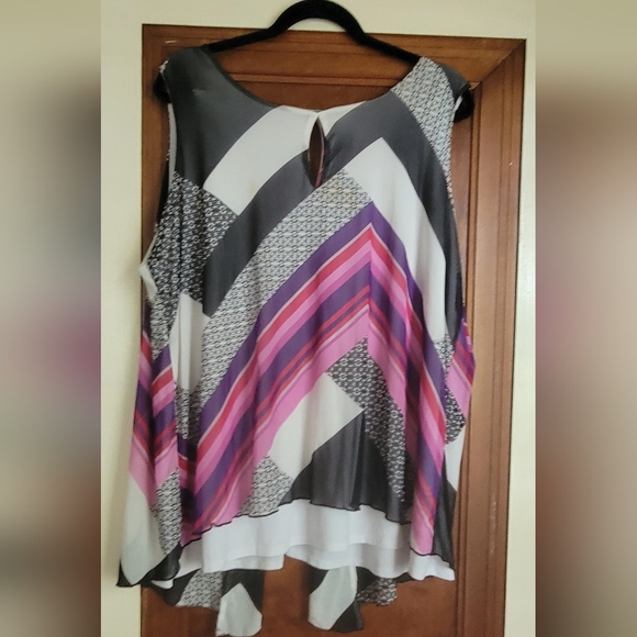 Colorful Geometric Patterned Tank Top - Picture 2 of 4